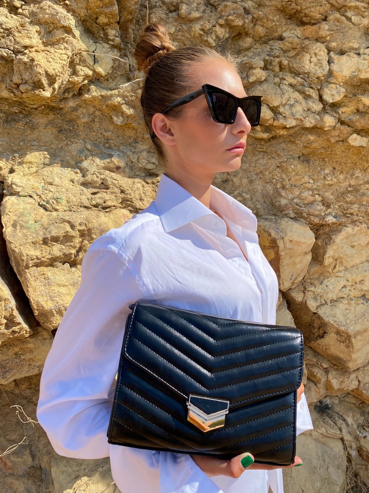 Quilted Everyday Crossbody Bag – Black Minimalist Edition