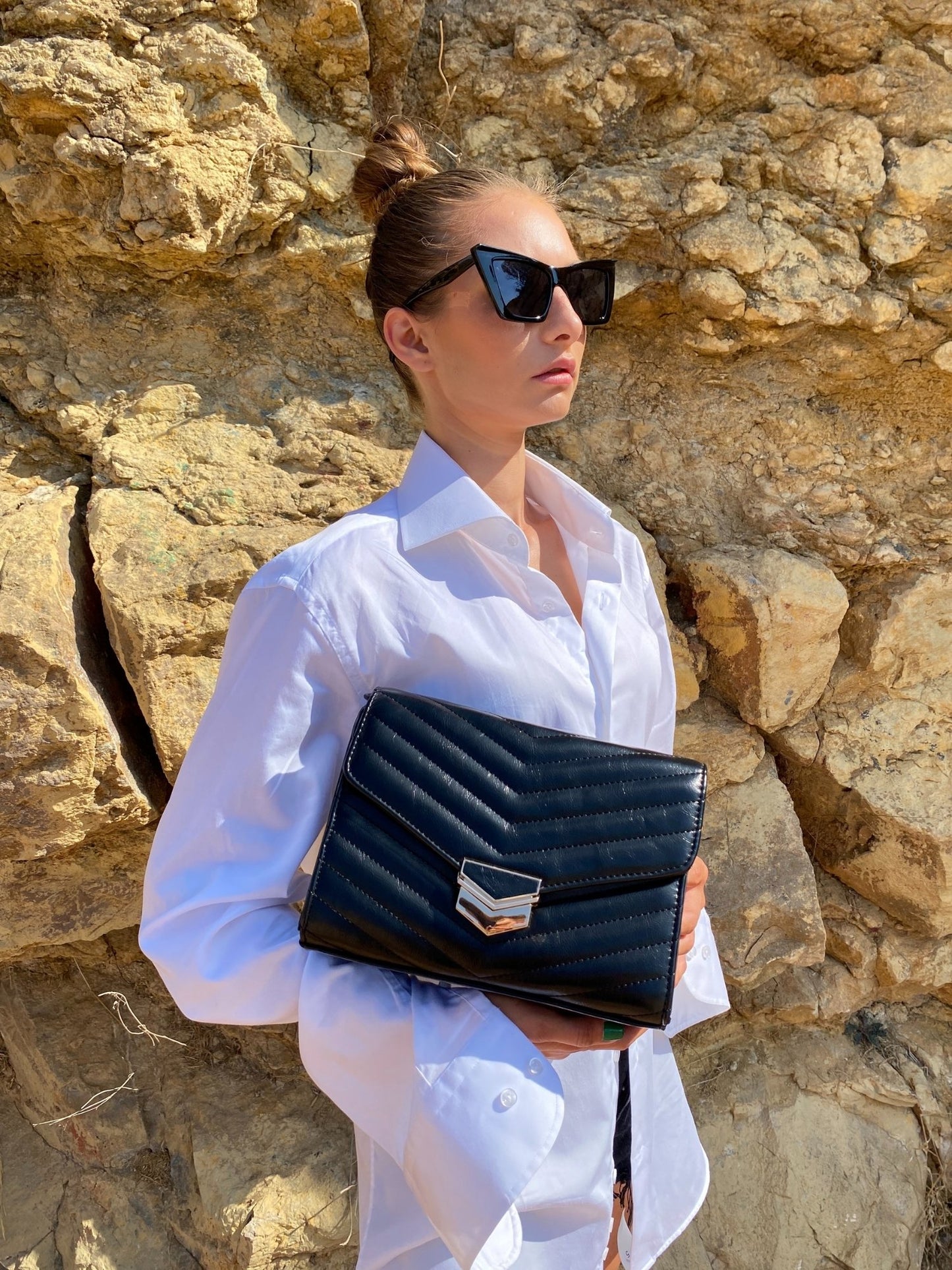 Quilted Everyday Crossbody Bag – Black Minimalist Edition