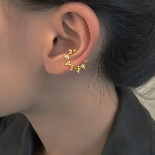 Minimalist No-Piercing Ear Cuff with Chain – Gold