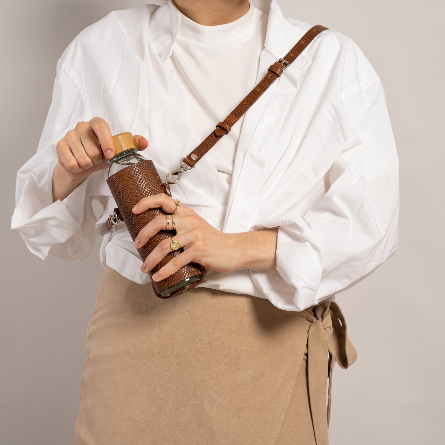 Leather & Glass Crossbody Water Bottle Set – 500 ml Eco-Chic Hydration