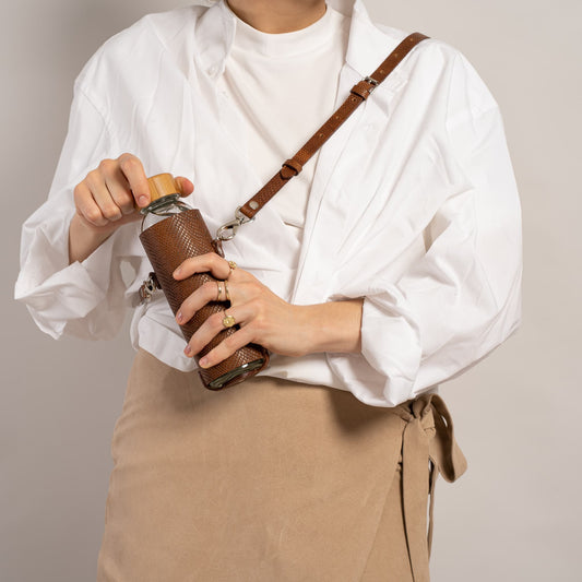 Leather & Glass Crossbody Water Bottle Set – 500 ml Eco-Chic Hydration