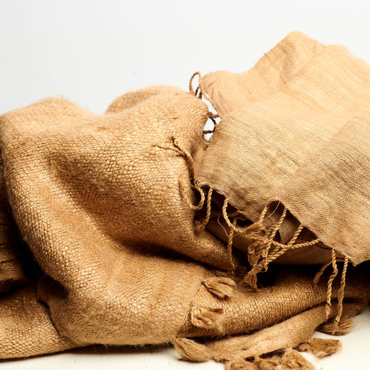 Tidløs Eri Silkestole – Håndvævet Beige Elegance